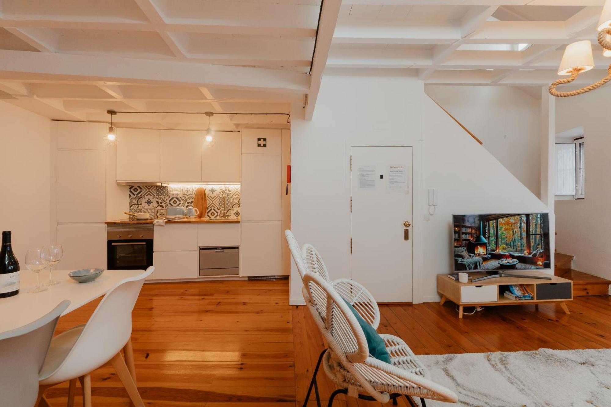 Apartament Stylish Getaway In A Mezzanine Flat By The Castle Lizbona Zewnętrze zdjęcie